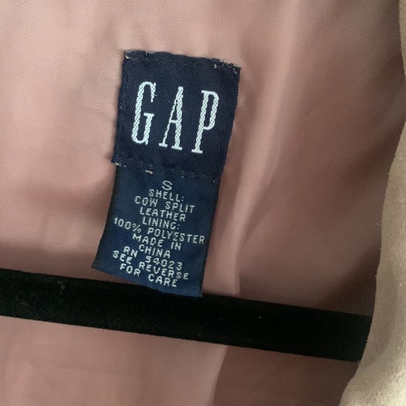Gap size small, pink cow suede, jean jacket style. - Picture 2 of 3